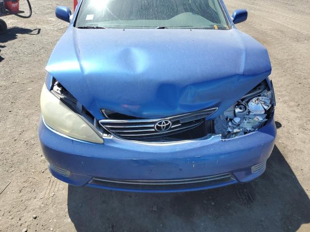 4T1BE32K55U562840 - 2005 TOYOTA CAMRY LE BLUE photo 11