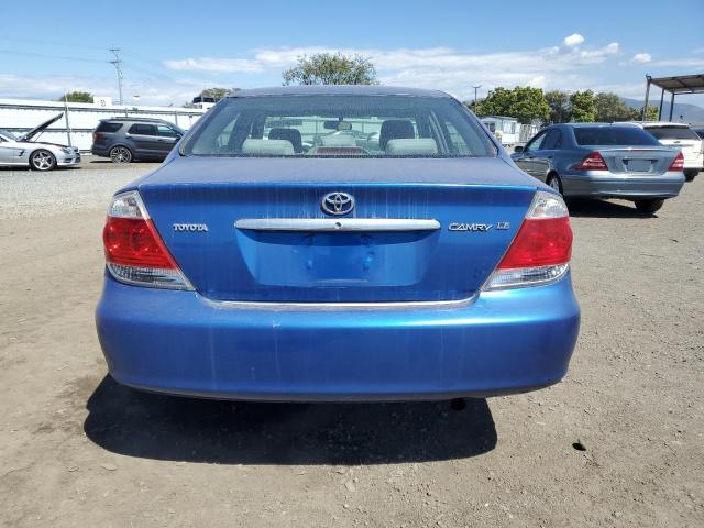 4T1BE32K55U562840 - 2005 TOYOTA CAMRY LE BLUE photo 6