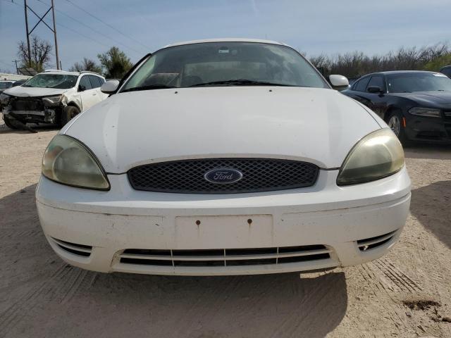 1FAFP53U54G129825 - 2004 FORD TAURUS SE WHITE photo 5