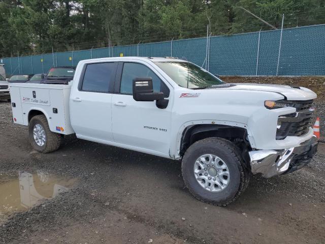 1GC4YNEY7RF121320 - 2024 CHEVROLET SILVERADO K2500 HEAVY DUTY LT WHITE photo 4