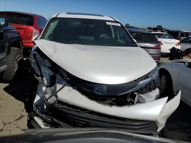 5TDYSKFC7NS060937 - 2022 TOYOTA SIENNA XLE WHITE photo 5