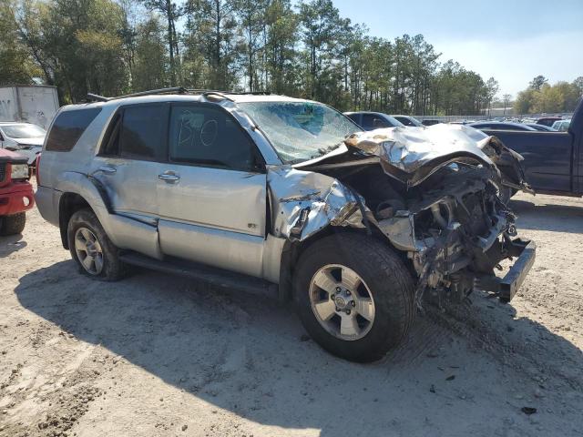 JTEZU14R368061035 - 2006 TOYOTA 4RUNNER SR5 SILVER photo 4