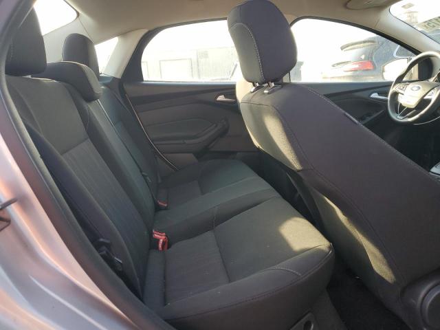 1FADP3F2XJL320049 - 2018 FORD FOCUS SE SILVER photo 10