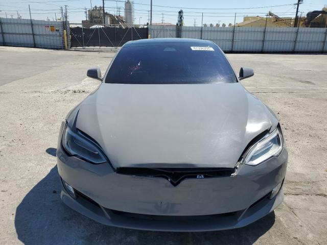 5YJSA1E25JF271662 - 2018 TESLA MODEL S ნაცრისფერი ფოტო 5