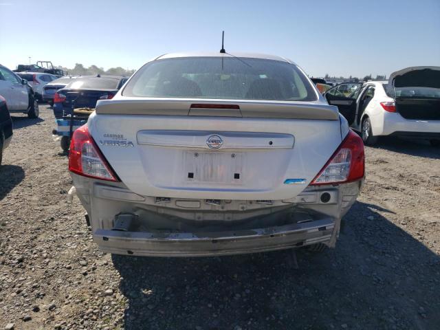 3N1CN7AP1GL829016 - 2016 NISSAN VERSA S SILVER photo 6