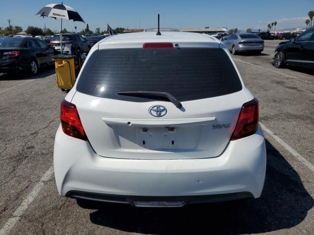 VNKKTUD30FA031030 - 2015 TOYOTA YARIS WHITE photo 6