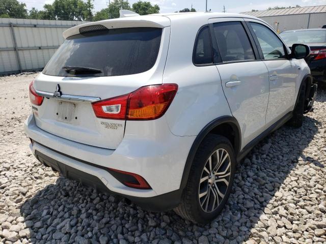 JA4AP3AU9JU000909 - 2018 MITSUBISHI OUTLANDER ES WHITE photo 4