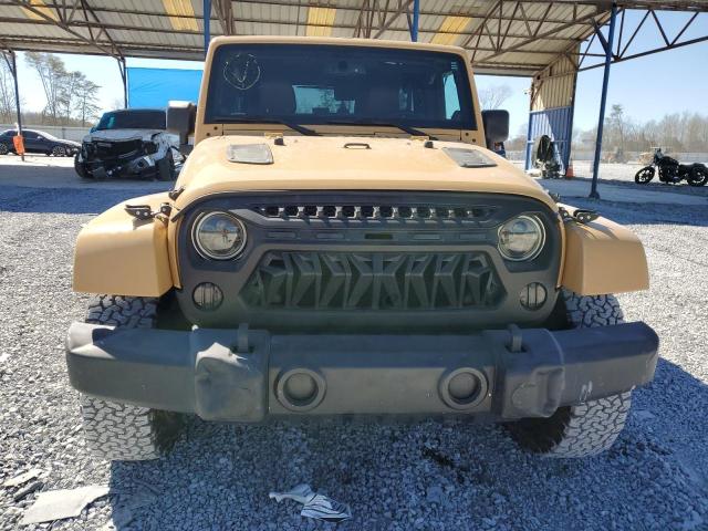 1C4HJWEG5DL684170 - 2013 JEEP WRANGLER U SAHARA Jaune photo 5