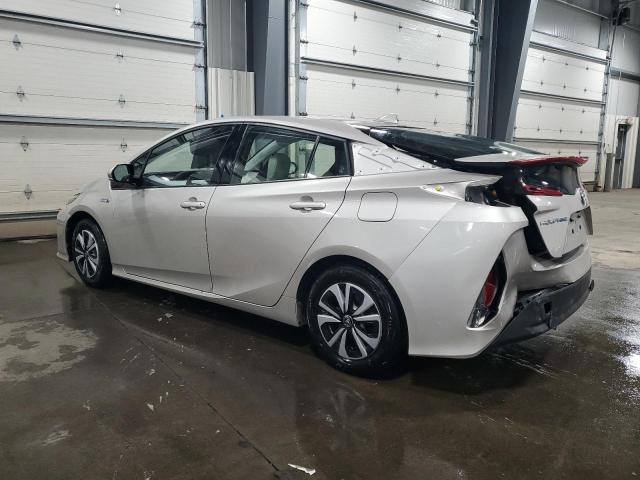JTDKARFP7J3075115 - 2018 TOYOTA PRIUS PRIM ვერცხლისფერი ფოტო 2
