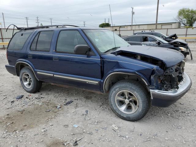 1GNCS13W71K160063 - 2001 CHEVROLET BLAZER BLUE photo 4