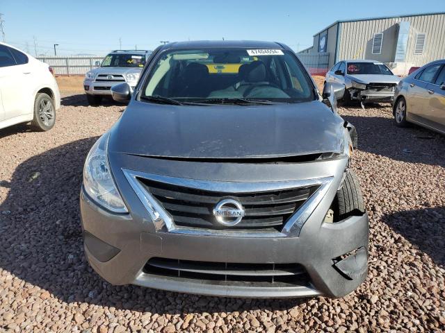 3N1CN7AP2KL814212 - 2019 NISSAN VERSA S GRAY photo 5