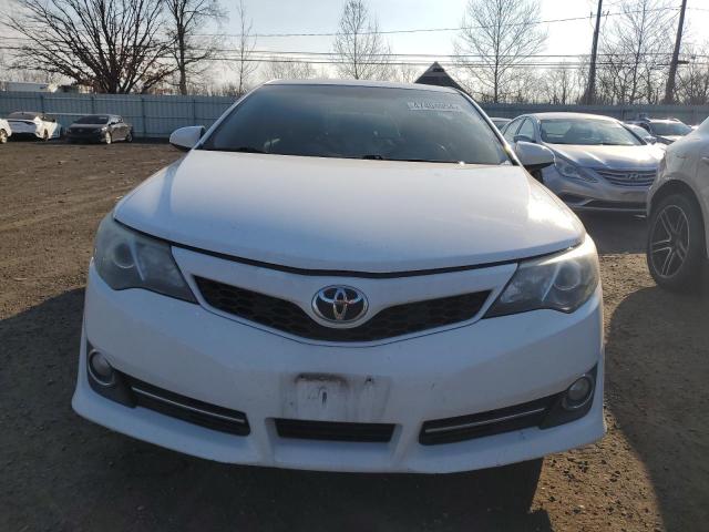 4T1BF1FK6EU853570 - 2014 TOYOTA CAMRY L WHITE photo 5