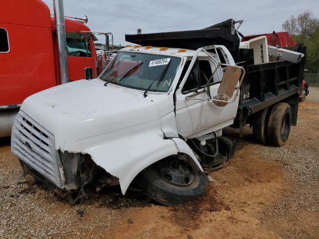 3FENF80C8XMA02087 - 1999 FORD F800 WHITE photo 2