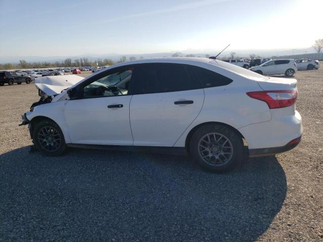 1FAHP3E25CL237523 - 2012 FORD FOCUS S WHITE photo 2