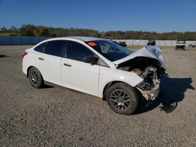 1FAHP3E25CL237523 - 2012 FORD FOCUS S WHITE photo 4