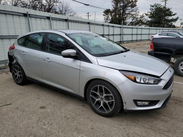 1FADP3M21JL292211 - 2018 FORD FOCUS SEL SILVER photo 4