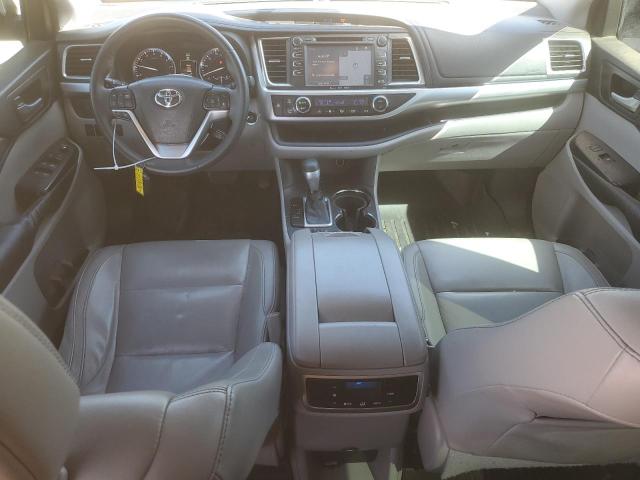 5TDKKRFH9GS154217 - 2016 TOYOTA HIGHLANDER XLE SILVER photo 8