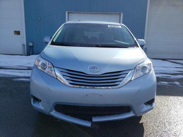 5TDKZ3DC6HS838479 - 2017 TOYOTA SIENNA LE SILVER photo 5