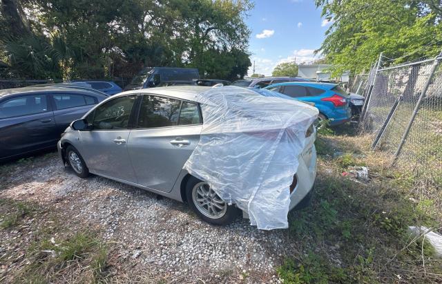 JTDKARFP1H3005961 - 2017 TOYOTA PRIUS PRIM 银色 照片 3