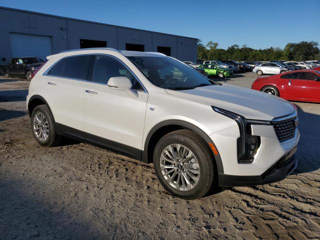 1GYFZCR4XRF160785 - 2024 CADILLAC XT4 PREMIUM LUXURY WHITE photo 4