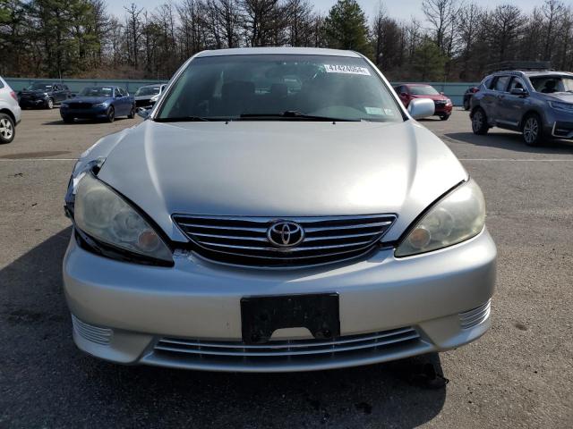 4T1BE32K95U052054 - 2005 TOYOTA CAMRY LE SILVER photo 5