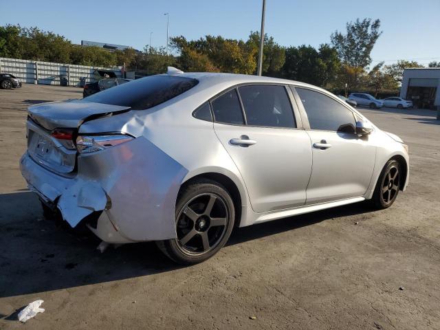 JTDEPRAE1LJ105841 - 2020 TOYOTA COROLLA LE SILVER photo 3