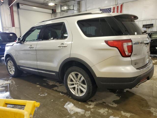 1FM5K8D83JGB60442 - 2018 FORD EXPLORER XLT SILVER photo 2