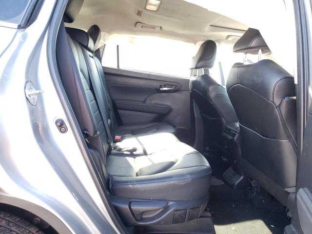 5TDHZRAH4NS115870 - 2022 TOYOTA HIGHLANDER XLE Gümüş foto 11