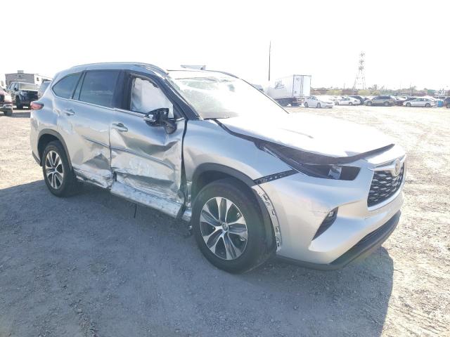 5TDHZRAH4NS115870 - 2022 TOYOTA HIGHLANDER XLE Gümüş foto 4