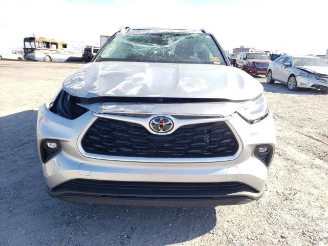 5TDHZRAH4NS115870 - 2022 TOYOTA HIGHLANDER XLE Gümüş foto 5