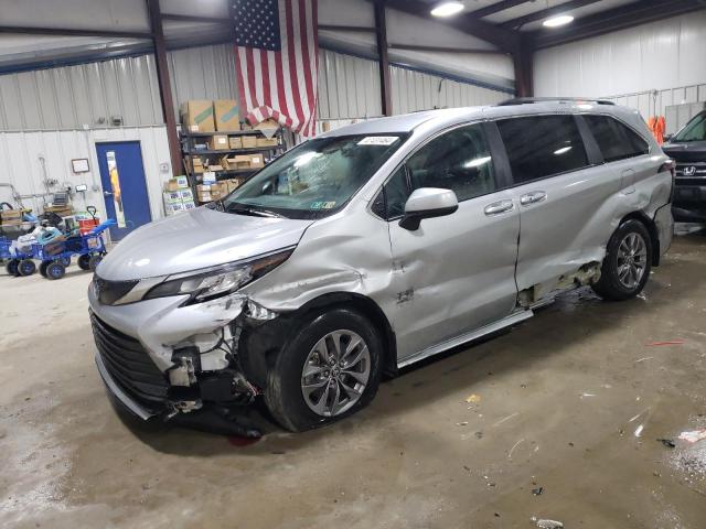 5TDKSKFC4PS100948 - 2023 TOYOTA SIENNA LE SILVER photo 1