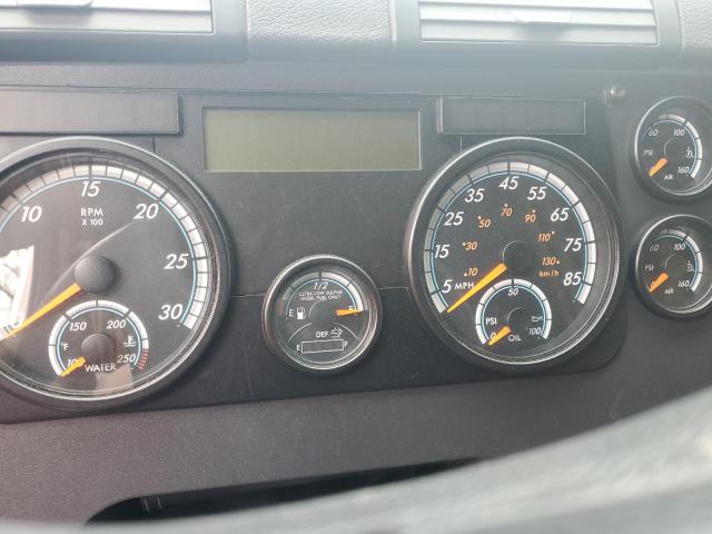 3AKJGLDR4HSHR1251 - 2017 FREIGHTLINER CASCADIA 1 WHITE photo 8