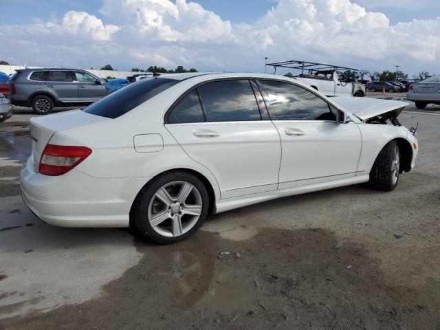 WDDGF5EB7BF654570 - 2011 MERCEDES-BENZ C 300 WHITE photo 3