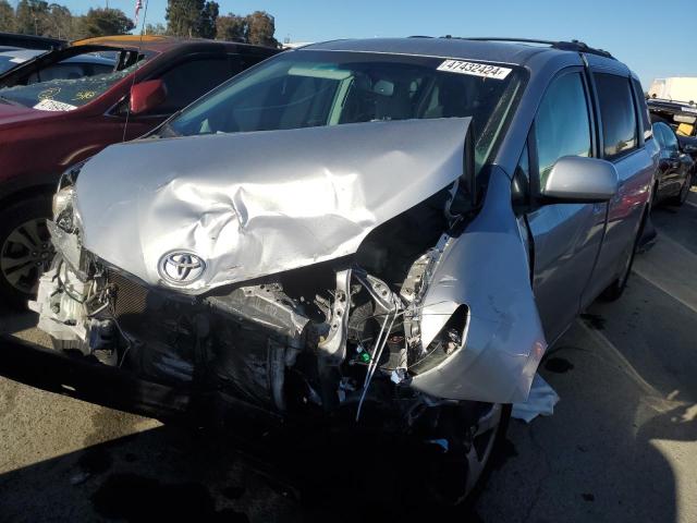 2011 TOYOTA SIENNA LE, 