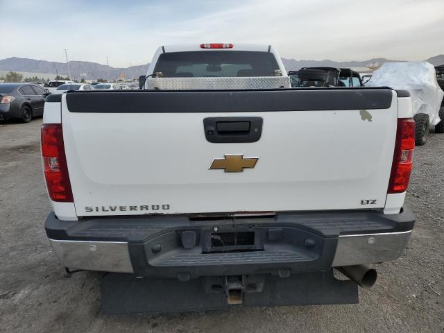 1GC4K1C89BF172711 - 2011 CHEVROLET SILVERADO K3500 LTZ WHITE photo 6