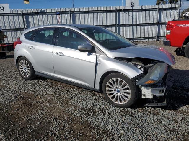 1FAHP3N23CL477220 - 2012 FORD FOCUS TITANIUM SILVER photo 4