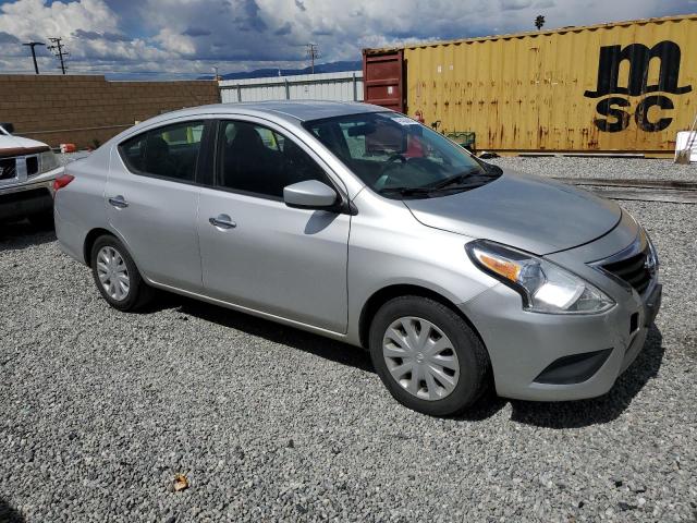 3N1CN7AP3JK433263 - 2018 NISSAN VERSA S SILVER photo 4