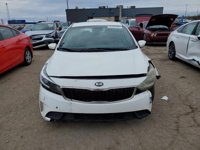 3KPFK4A76HE014253 - 2017 KIA FORTE LX WHITE photo 5