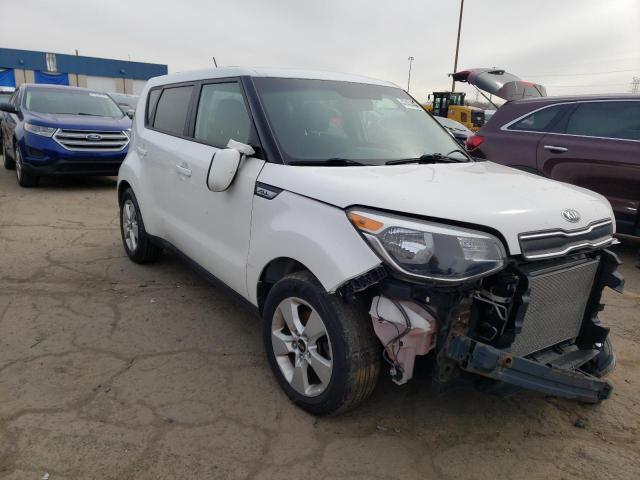 KNDJN2A29K7920320 - 2019 KIA SOUL WHITE photo 4