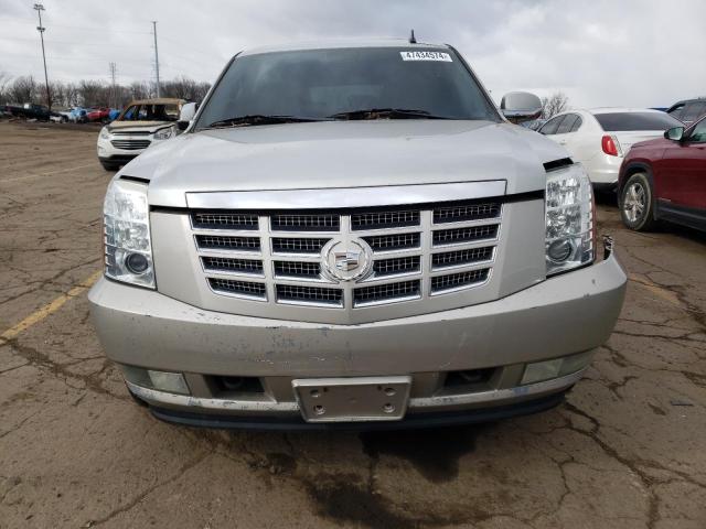 1GYS4BEF9BR268494 - 2011 CADILLAC ESCALADE LUXURY SILVER photo 5