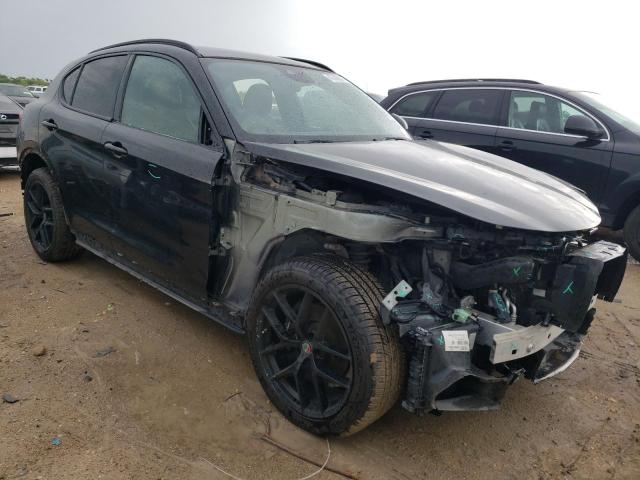 ZASFAKNN2J7B96143 - 2018 ALFA ROMEO STELVIO TI SPORT BLACK photo 4