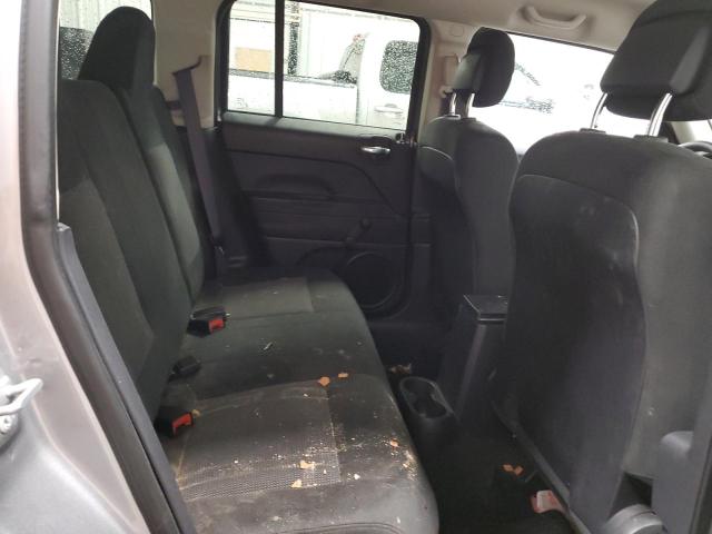 1C4NJPBA6GD783412 - 2016 JEEP PATRIOT SPORT SILVER photo 11