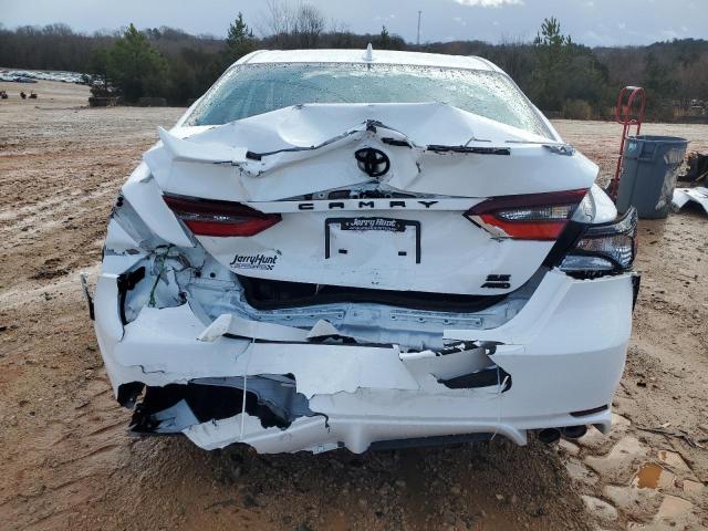 4T1G11BK3RU116584 - 2024 TOYOTA CAMRY SE NIGHT SHADE WHITE photo 6