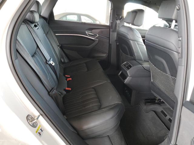 WA1VABGE8NB024505 - 2022 AUDI E-TRON CHRONOS WHITE photo 10