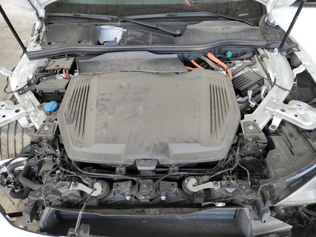 WA1VABGE8NB024505 - 2022 AUDI E-TRON CHRONOS WHITE photo 11