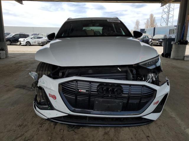 WA1VABGE8NB024505 - 2022 AUDI E-TRON CHRONOS WHITE photo 5