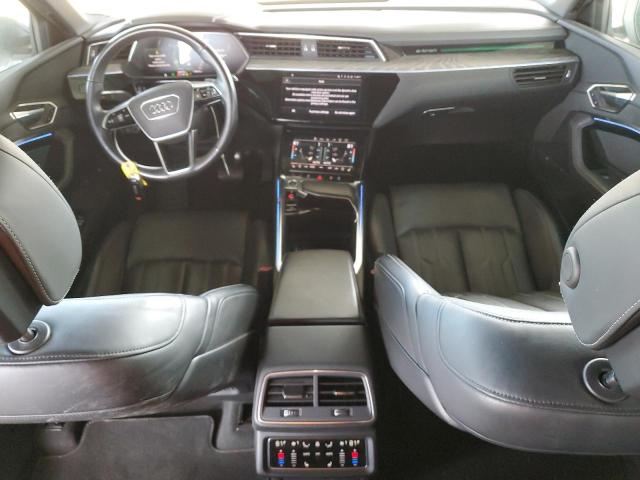 WA1VABGE8NB024505 - 2022 AUDI E-TRON CHRONOS WHITE photo 8