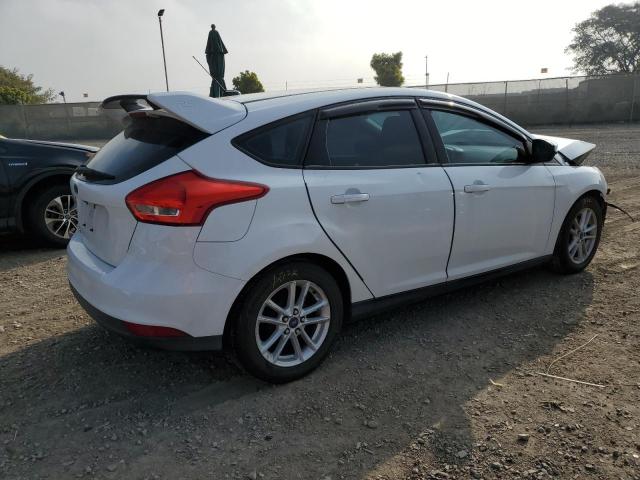 1FADP3K24GL339033 - 2016 FORD FOCUS SE WHITE photo 3