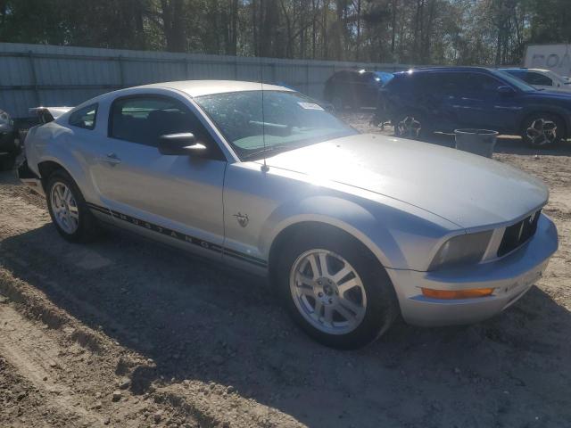 1ZVHT80NX95123273 - 2009 FORD MUSTANG SILVER photo 4