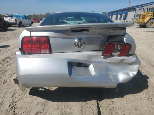 1ZVHT80NX95123273 - 2009 FORD MUSTANG SILVER photo 6